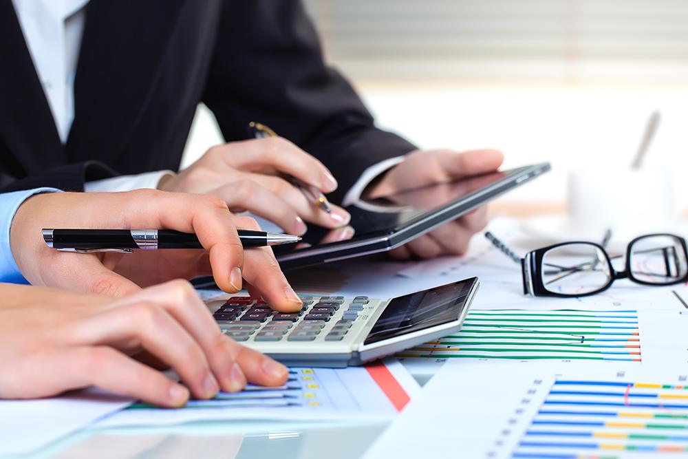 In-House vs Outsourcing Accounting in UAE